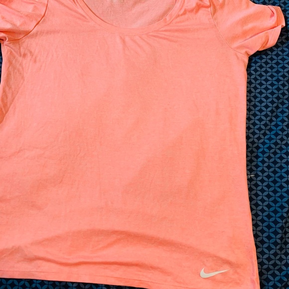 Nike T - Shirt - Picture 2 of 3